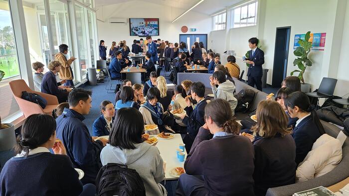8月2日(金)Mount Albert Grammar Schoolでお別れランチパーティーが開かれました。