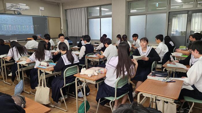 10月22日（火）1限に1年生の数学Ⅰの授業を見学しました。