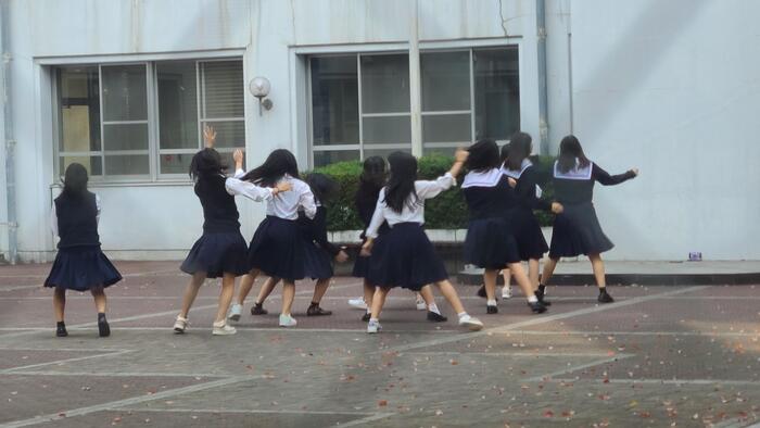 10月22日（火）早朝にダンスの練習をしている生徒たちがいます。