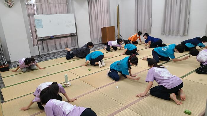 8月1日(火)競技かるた部は済美館で稽古をしています。