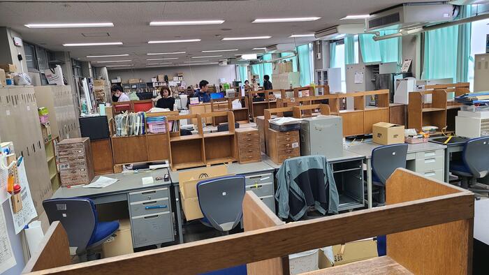 3月28日（木）職員室を大改造中です。