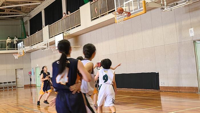 8月28日（日）女子バスケットボール部の公式戦1回戦の応援に行きました。