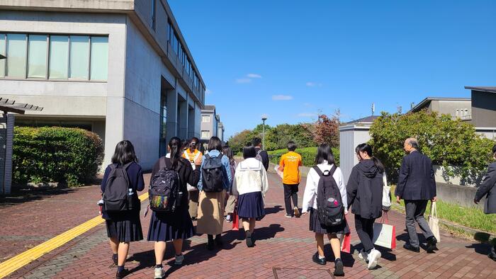 10月20日(日)大阪教育大学の柏原キャンパスを案内していただいています。