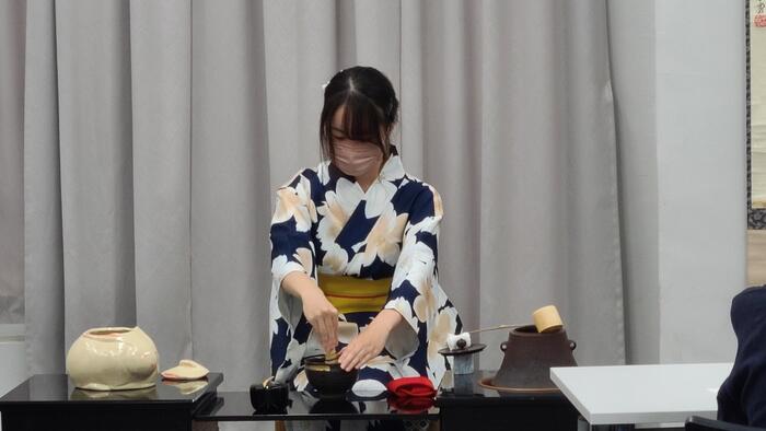 9月2日(土)文化祭2日め、同窓会館での済美館2階では茶道部がお茶会を催していました。