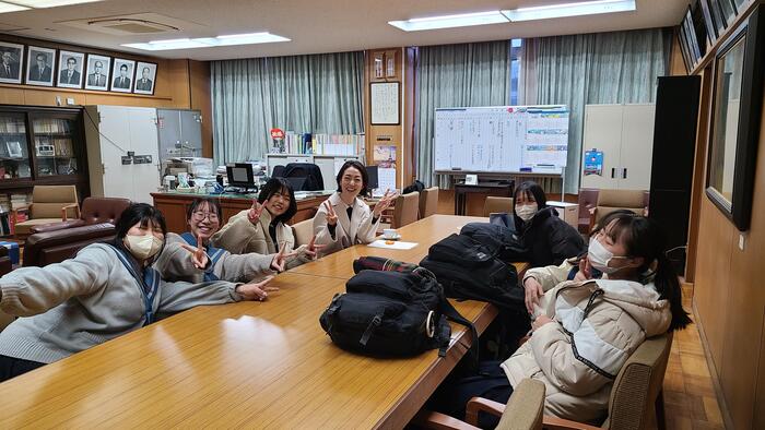 1月23日(火)放課後フリーアナウンサーの八木早希さんに相談や質問で沢山の生徒がやってきました。