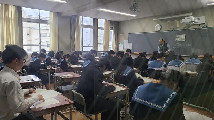 4月9日(火)午前中3年生は課題考査をしています。