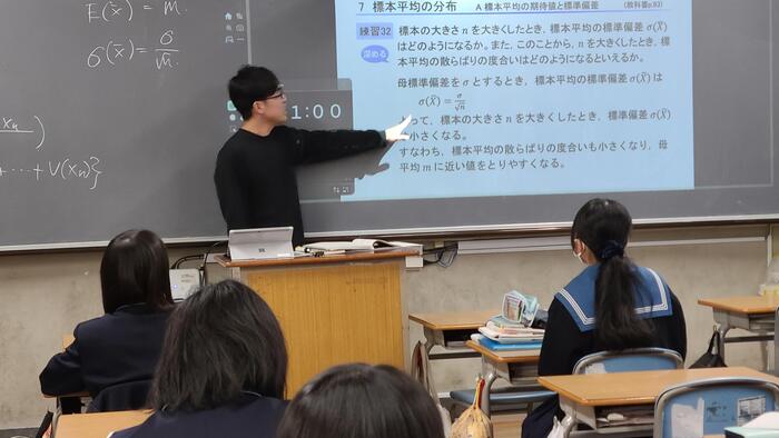 11月18日(月)3限に2年生の数学Bの授業を見ました。
