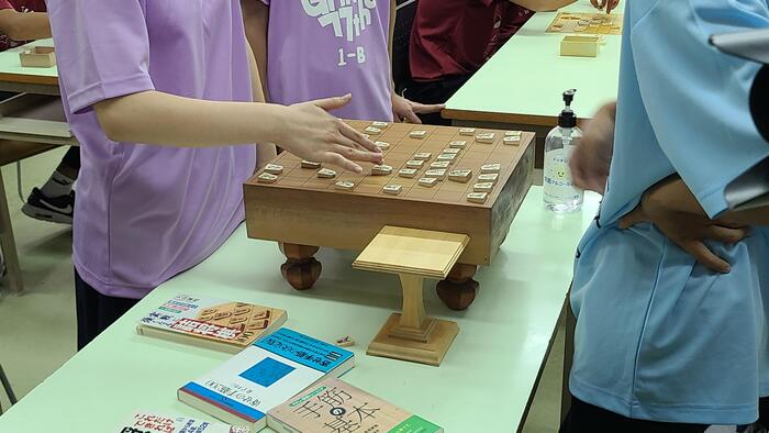 9月2日（金）文化祭1日目～4階の地学講義室では囲碁将棋部が腕を競っていました。