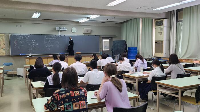 6月7日（金）6限に教育実習生による1年生の数Aで少人数展開の授業を見学しました。