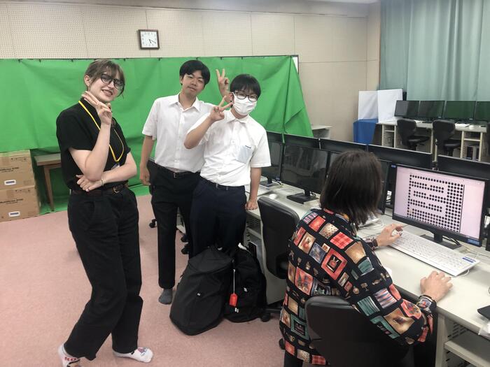 6月20日（木）放課後に留学生のアンドリイさんは電子工学部の活動に参加しています。