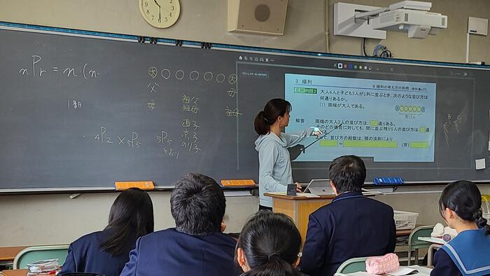 5月2日（木）2限に1年生の数学Aの授業を見ました。