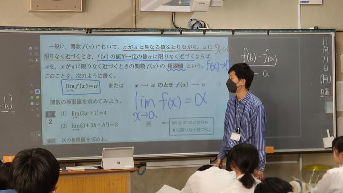 11月11日（月）6限に2年生の数学Ⅱの授業を見ました。