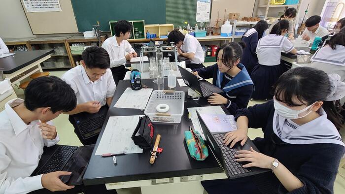 10月25日（金）3限は3年生の数学の授業を見ました。