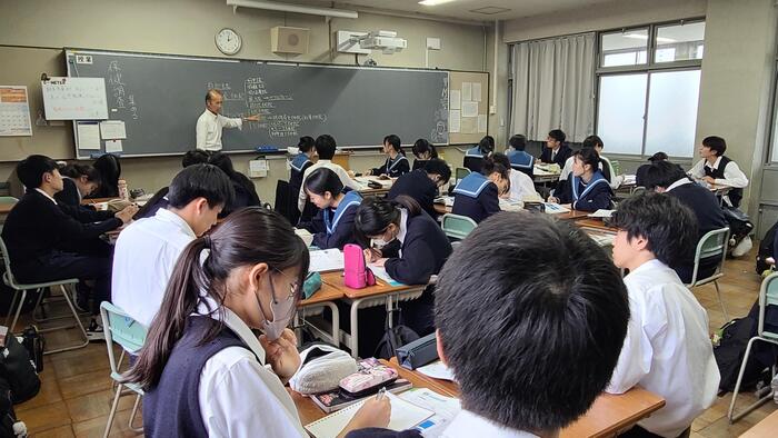 11月15日（金）5限に1年生の生物基礎の授業を見学しました。