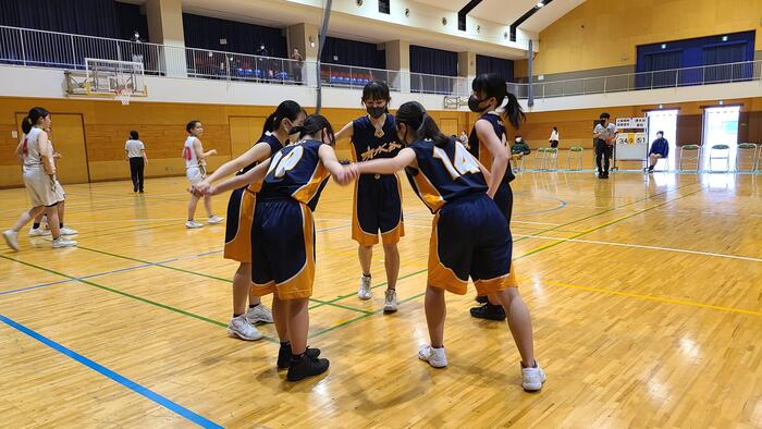 1月8日(日)大阪高等学校バスケットボール新人大会東地区1回戦に出場の女子バスケットボール部を応援しました。