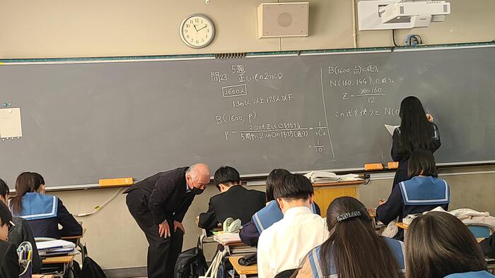 11月15日（水）3限に2年生の数学Bの授業を見学しました。