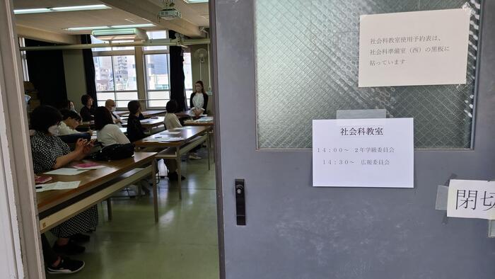 5月12日(金)公開授業と同じ時間帯でPTAの学年別学級員会や広報、進路、バザーの各委員会が行われていました。