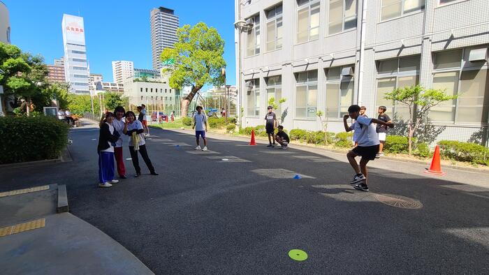 8月23日（金）午後に剣道場では卓球部、中庭ではサッカー部が練習やトレーニングをしていました。