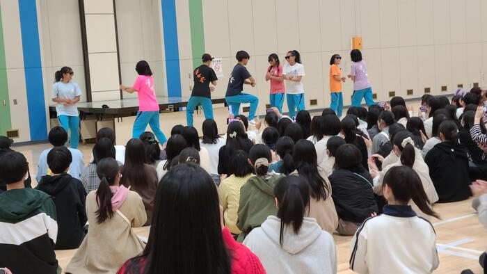 10月26日（木）HR合宿3日め 全体レクリエーションが始まりました。④ 第3部～有志の芸能ショウタイム