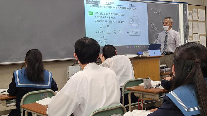 10月30日(月)6限に1年生の数学ⅠAの授業を見学しました。