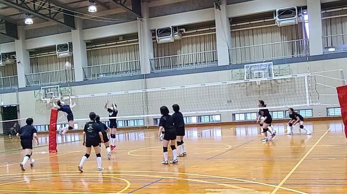 6月3日(金)体育館で女子バレーボール部を激励