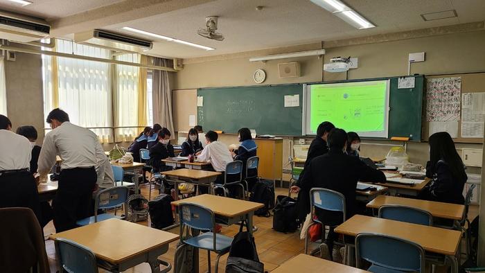 4月19日（火）4限に全学年が取り組んでいる「総合的な探究の時間」の授業を見学しました。