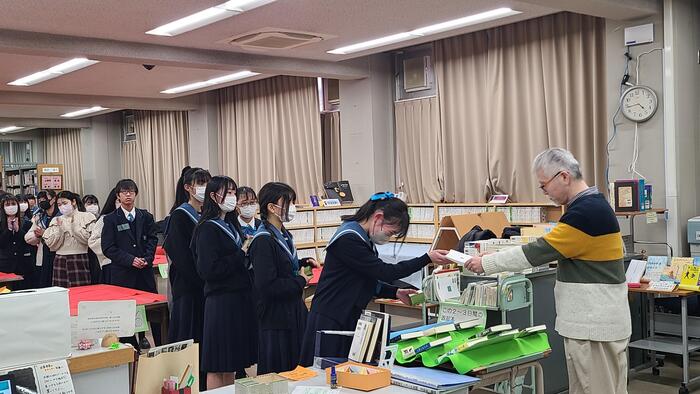 1月24日（水）かるた大会の成績上位者が表彰されました。
