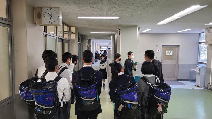 11月11日(金)大阪市立今津中学校の生徒さんが学校見学に来られました。くすのキッチンでランチ体験も。