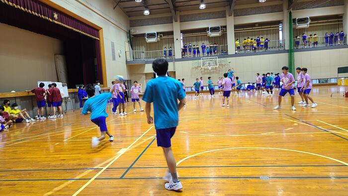 11月1日(火)午後に1年生が体育館でスポーツ大会を行っています。
