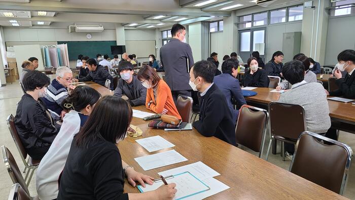11月30日（木）先生方の授業づくりチームによる授業見学週間の振り返りミーティングがありました。