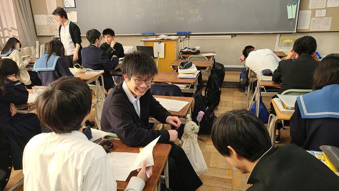 11月14日（木）4限は3年生の化学基礎演習の授業を見ました。