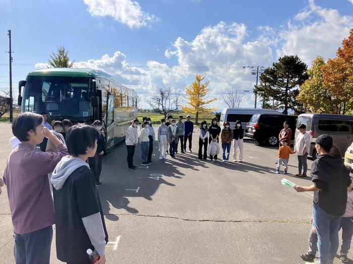 10月25日（水）HR合宿2日め 昨日同行F 組のした担任の先生から、続いて東川町の退村式の報告が送られて来ました。