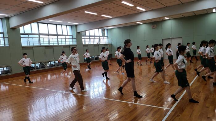 6月28日（金）2限にサーシャさんとアンドリイさんが再びダンスに挑戦。