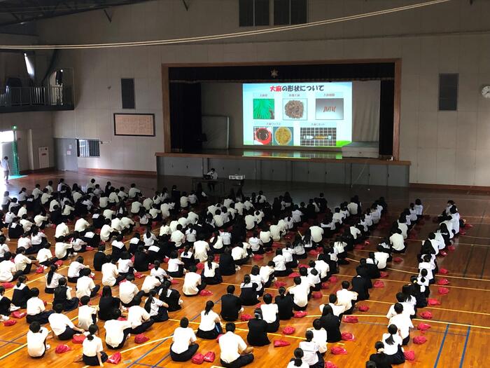 6月20日(火)7限に1年生は全員で「薬物乱用防止教室」を受講していました。