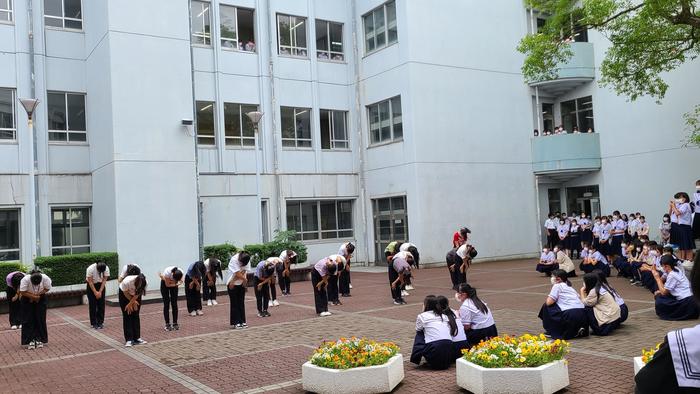 6月16日(木)ダンスが昼休みに中庭でダンスを披露しました~文化部発表会~