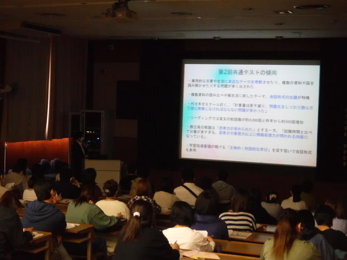 ３年保護者説明会を開催しました