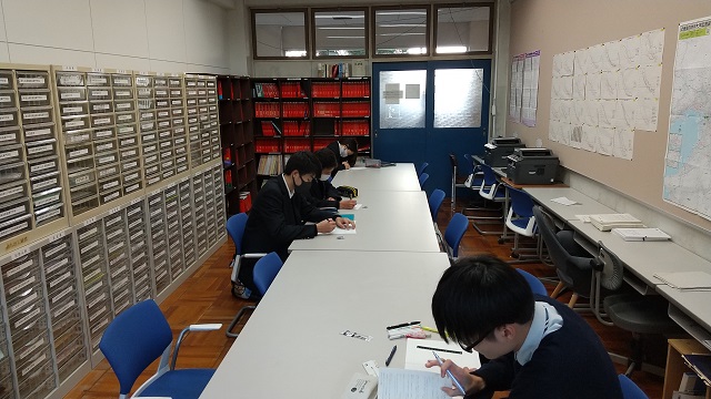 1124朝2年化学再テ.JPG