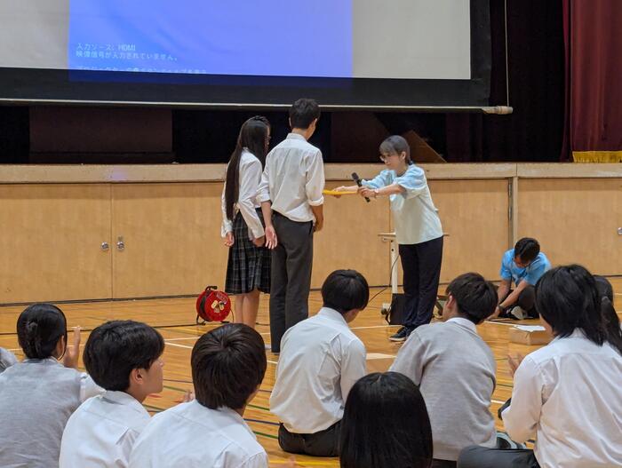 修学旅行の説明と、「進路の手引き」