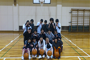 410basketballwomen1.gif