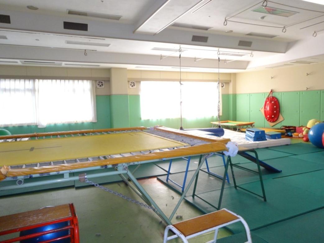 2018_学校案内_0312_施設紹介_遊戯訓練室.jpg