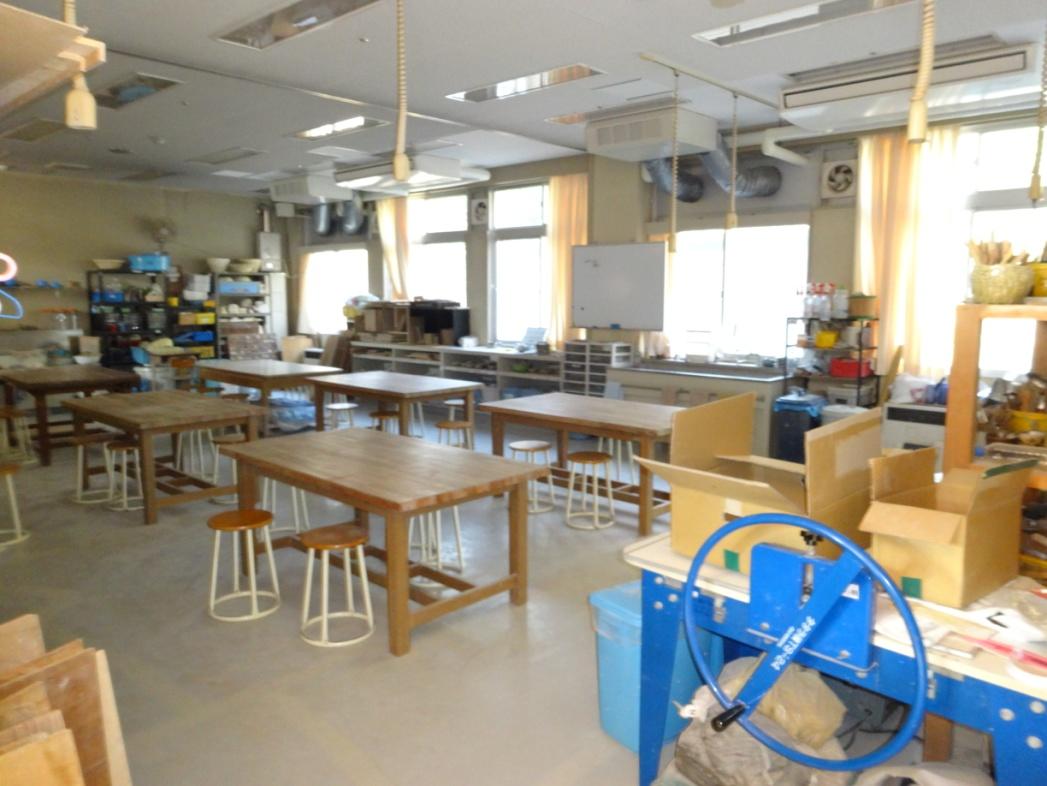 2018_学校案内_0312_施設紹介_窯業室.JPG
