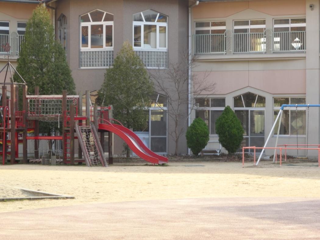 2018_学校案内_0312_施設紹介_中庭.JPG