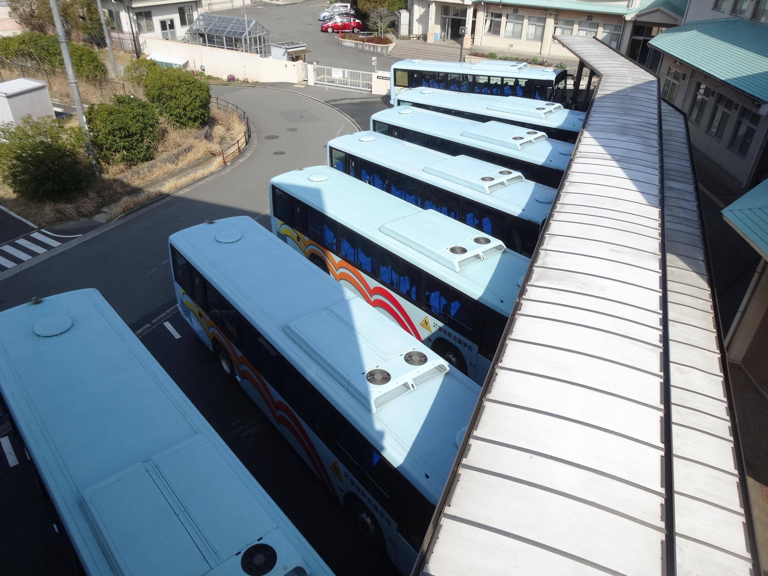 2018_学校案内_0312_施設紹介_スクールバス停留所.JPG