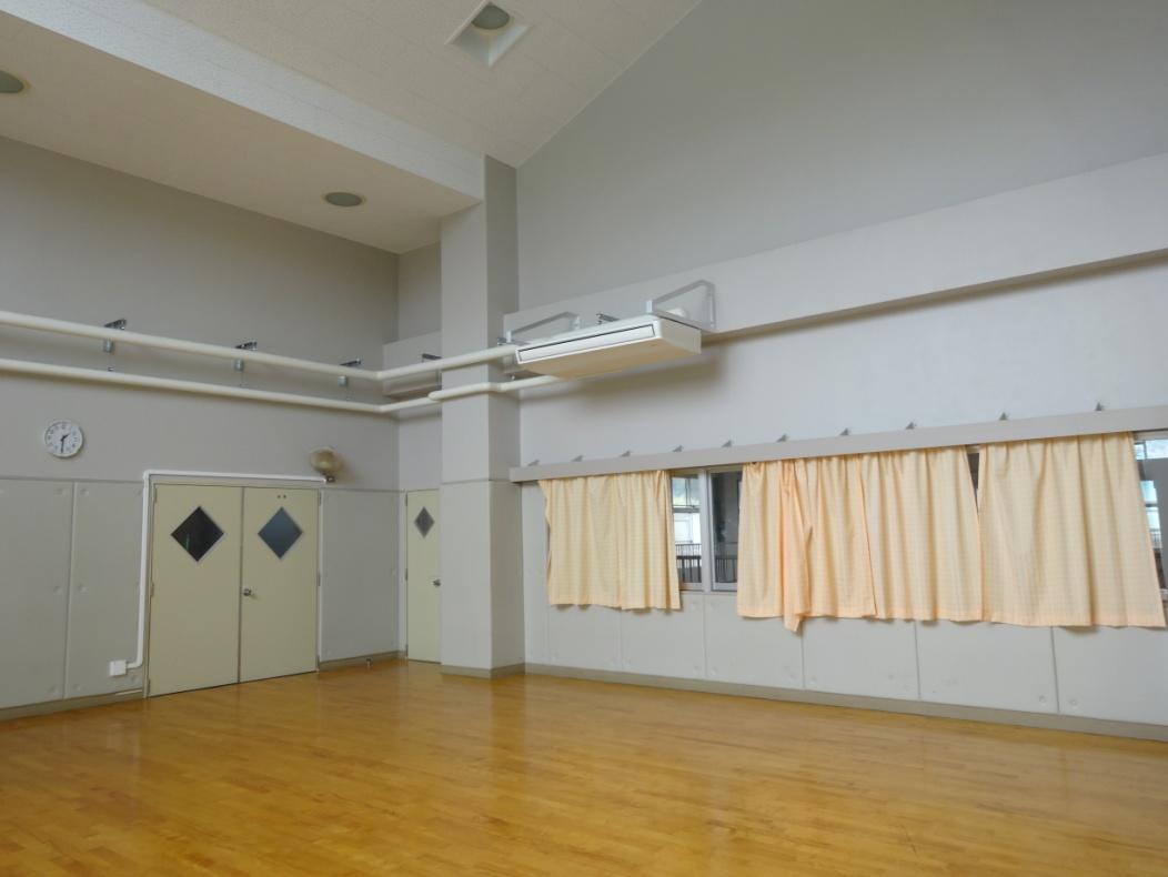 2018_学校案内_0312_施設紹介_小アリーナ.jpg