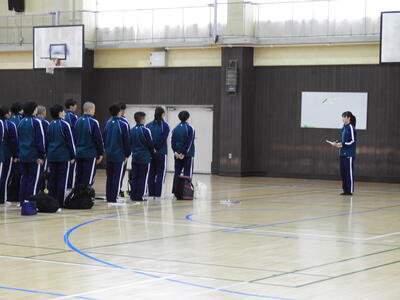 ３年キャンプ出発１.JPG