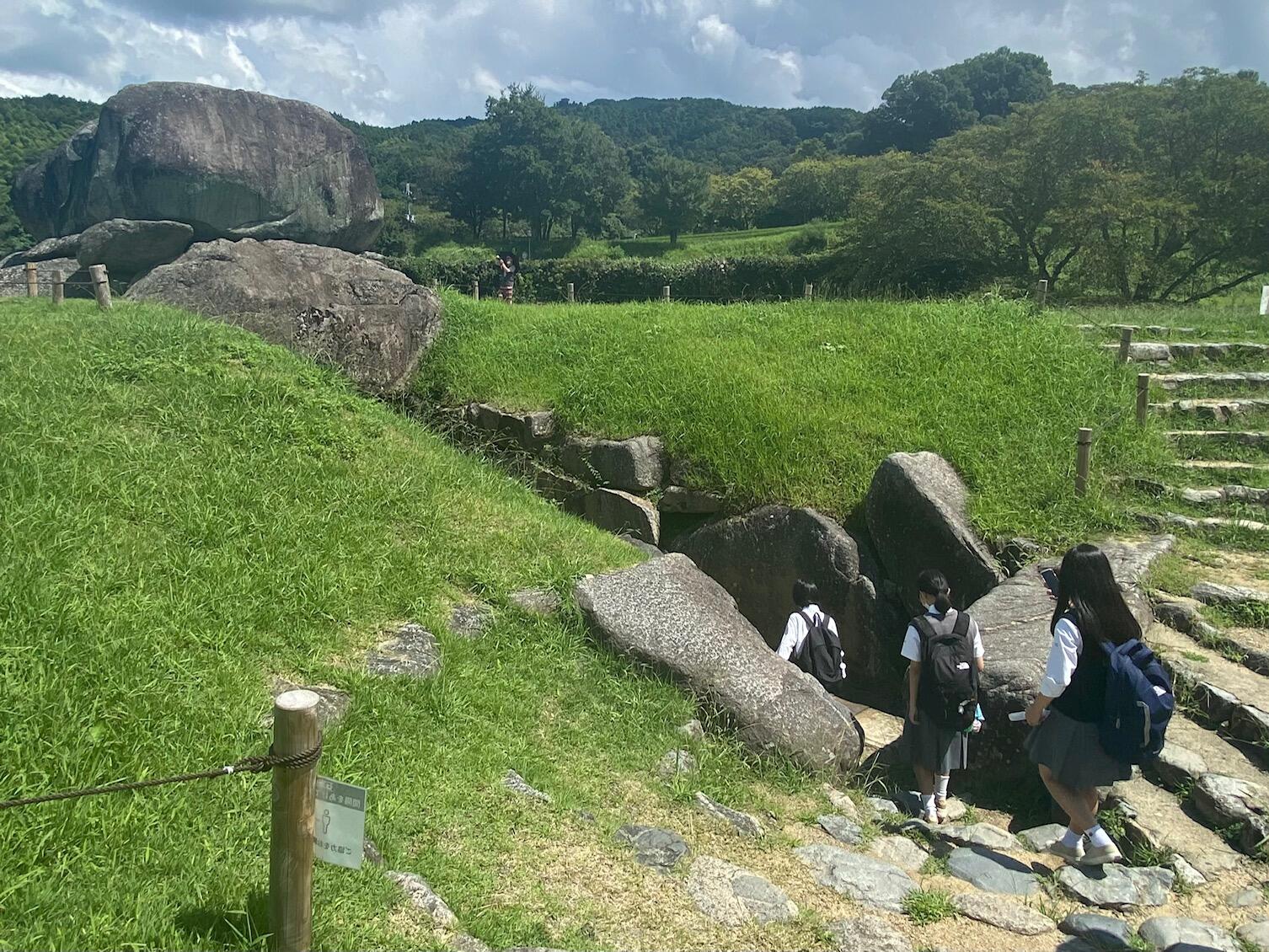飛鳥石舞台古墳.jpg