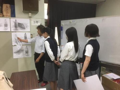 7月_デッサン講評会③.JPG