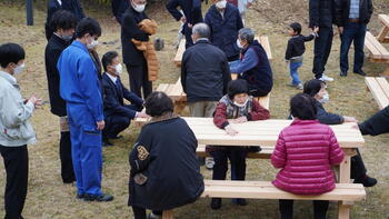 01_bench.JPG