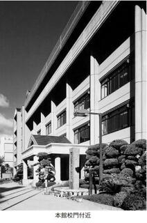 29_本館正門付近.jpg