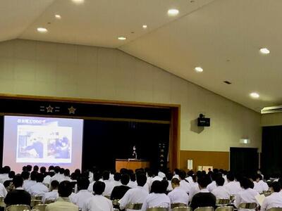 2年キャリア教育講演会①.jpg